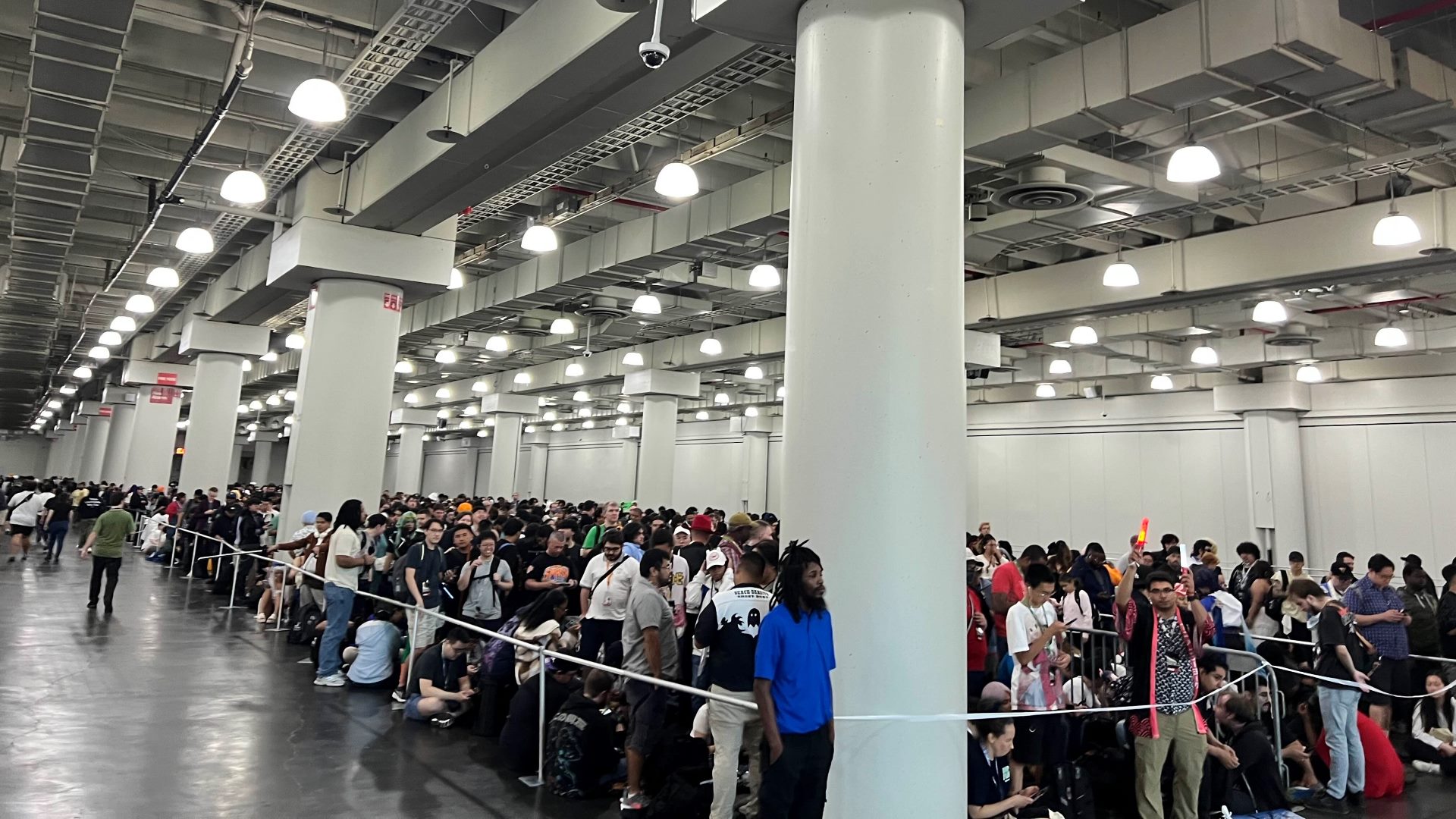 An image of the early lines that you can expect to see from the Javits Center. Image taken from the Anime NYC Discord server.